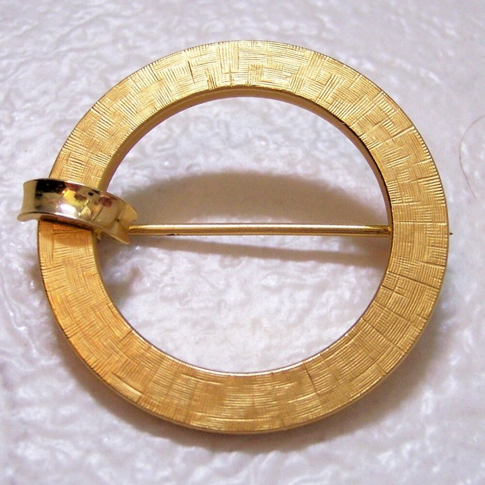 Vintage Round 12K GF Gold Filled Wreath Brooch Pin Marked CR Co